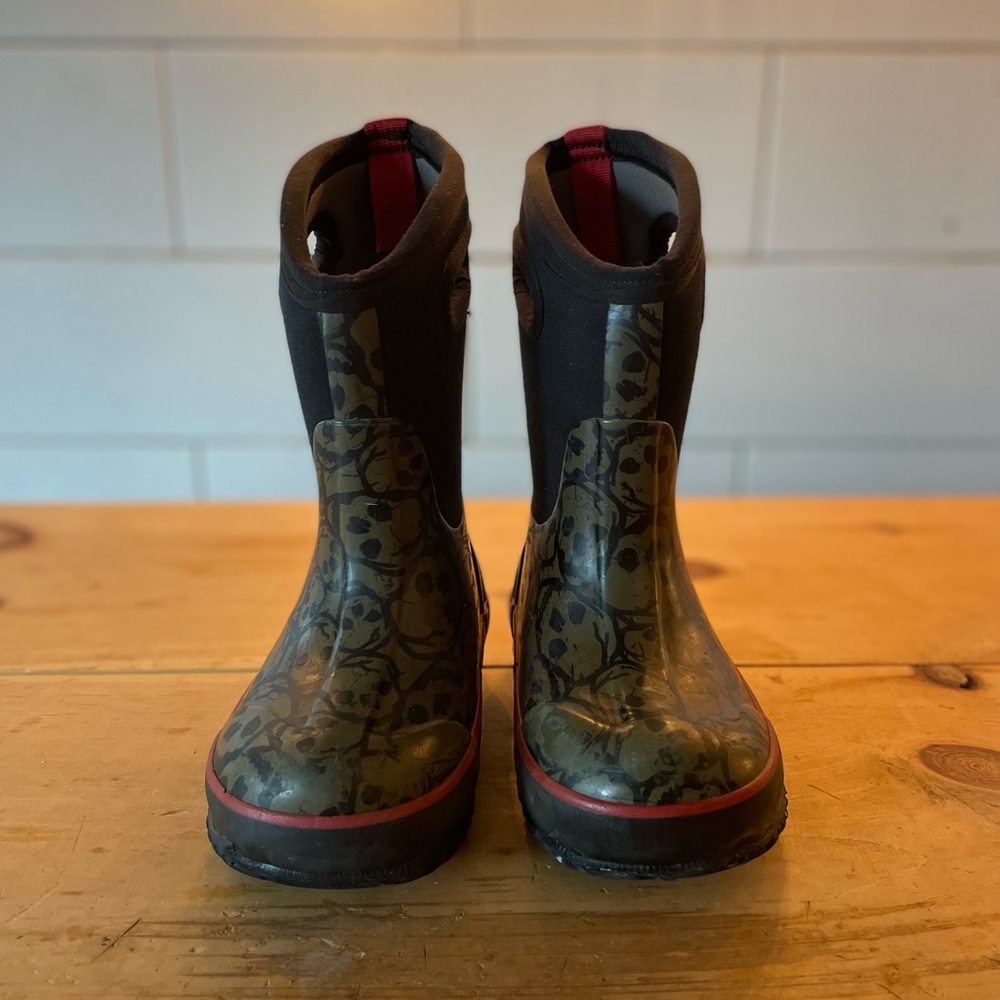 EUC Skulls Print Bogs Snow Boots Toddler Size 9